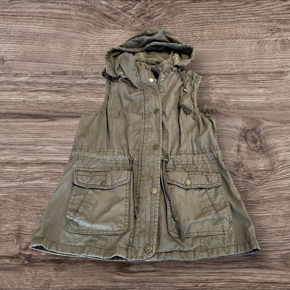 YMI Women’s Army Green Hooded Zip Front Safari Vest Size Large